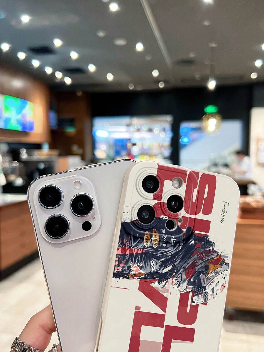 Funda para teléfono con diseño de casco de piloto de carreras, compatible con teléfonos ,  17,  16 Pro Max,  15 Pro Max,  13 y  12. Fabricada en TPU para una protección eficaz contra golpes y caídas. Un regalo ideal para familiares, amigos, seres queridos, parejas y para Navidad. - Blanco - Ver 1