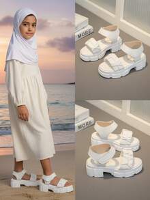 1 par de sandalias de cuña con suela gruesa blanca para niños, parte superior de PU plisada de unicolor suave y cómoda, diseño de correa simple de moda con punta redonda y tacón grueso de 4 cm, elegante y linda, adecuada para niños de 5 a 15 años para uso diario, vacaciones, playa, viajes, vacaciones, primavera/verano 2026 nueva llegada - Blanco - Ver 1
