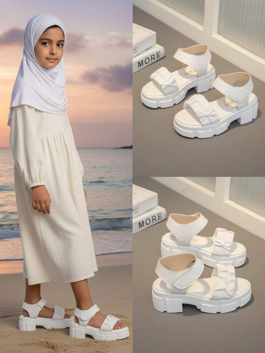 1 par de sandalias de cuña con suela gruesa blanca para niños, parte superior de PU plisada de unicolor suave y cómoda, diseño de correa simple de moda con punta redonda y tacón grueso de 4 cm, elegante y linda, adecuada para niños de 5 a 15 años para uso diario, vacaciones, playa, viajes, vacaciones, primavera/verano 2026 nueva llegada - Blanco - Ver 1