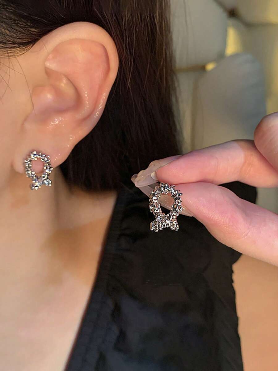 1 Pair Fashionable Hollow Geometric Decor Earrings, Suitable For Women's Daily Wear, No Card Included
