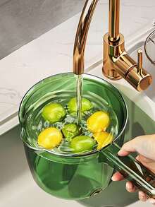 1个浴室水勺，家用耐高温透明长柄水勺，家居必备