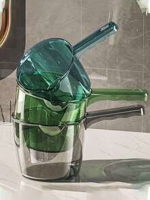 1个浴室水勺，家用耐高温透明长柄水勺，家居必备