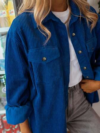 女士秋季蓝色外套，休闲外出办公教师学校街头服饰商务休闲装，适合返校季女性以及商务休闲场合穿着。