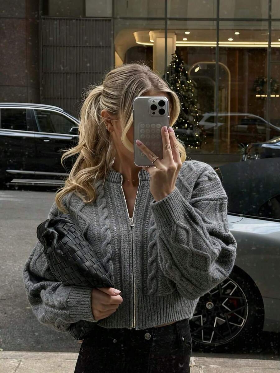 Senya 秋冬新款女士拉链休闲黑色针织开衫，圆领罗纹扭结长袖针织，宽松版型，适合日常、通勤、办公、毕业季、返校季等场合，也可作为情人节、新年等节日的女士冬季毛衣。 - 灰色 - 查看 1