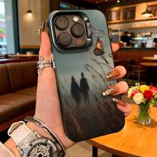 Cubierta de telefono con diseño de mariposa y siluetas en tono azul oscuro para iPhone 14 Pro Max con texto 5000X ideal para uso diario en cafeterias y salones - Blanco - Ver 1