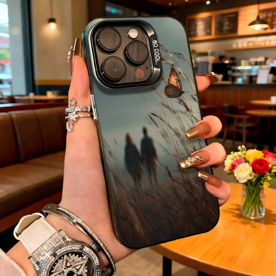 Cubierta de telefono con diseño de mariposa y siluetas en tono azul oscuro para iPhone 14 Pro Max con texto 5000X ideal para uso diario en cafeterias y salones - Blanco - Ver 1