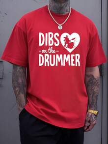 A Heart Enclosing The Figure Of A Drummer Symbolizes Passion, Rhythm, And Energy In Every Beat, Conveying Inner Strength And A Connection With Music For Those Who Love The Drums And Seek To Express Their Authenticity. Men's Plus Size T-Shirt, 100% Cotton, 220g - 紅色 - 查看 8