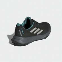 Adidas 女士休闲舒适户外运动鞋 IE5909 - 黑色/灰色 - 查看 6