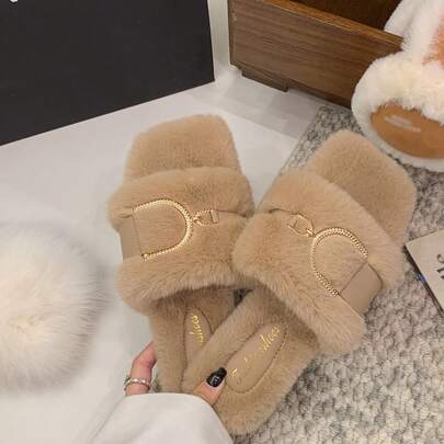 2025秋冬新款百搭平底毛绒拖鞋，户外穿着，金属搭扣装饰方头凉拖，女士款