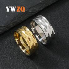 男性用チタン鋼リング、ファッショナブルでシンプルな槌目凹凸パターンのカップルリング、リング、ステンレススチールジュエリー - 8mmスチールカラー(槌目エンボス加工) - チェックする 1