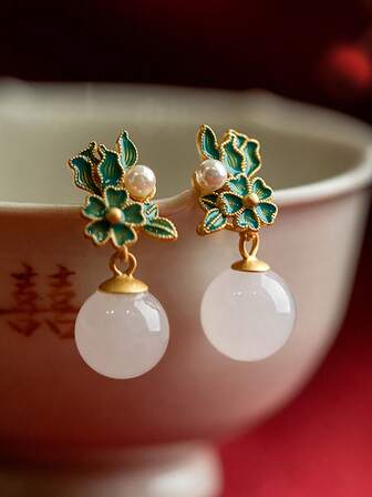 1件复古镀金仿玉珐琅兰花耳环，适合女性日常、节日、派对佩戴，可作为送给女友/闺蜜的礼物。