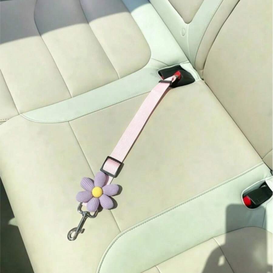 حزام أمان قابل للتعديل للكلاب والقطط مع سير قابل للسحب كالقيادة، أبزمة قفل ونظام تقييد للحيوانات الأليفة في المركبة - تصميم زهور وردي/أبيض (متوفر بألوان متعددة) للسفر بألوان وأنماط عشوائية - متعدد الألوان - مشاهدة 1