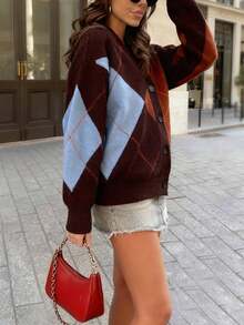 Cardigan femme élégant et polyvalent à manches longues, col en V, avec boutons et motif géométrique contrasté avec diamants. Grandes tailles