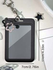 Móc khóa hình ngôi sao màu đen, có thể dùng làm phụ kiện trang trí túi xách, móc chìa khóa, đựng thẻ ID, thẻ thành viên, thẻ giao thông, ảnh, thẻ địa chỉ, thẻ ra vào, có chức năng bảo vệ. Thích hợp sử dụng hàng ngày, trang trí hoặc làm quà tặng cho bạn bè, gia đình, người yêu. Lý tưởng cho Ngày Valentine, sinh nhật, Ngày của Mẹ, hoặc dịp tựu trường. - Nhiều màu - Xem 8