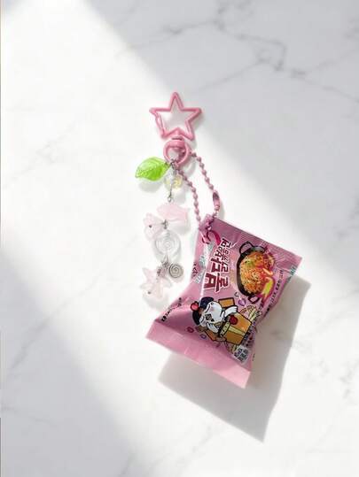 1 pieza Llavero miniatura de fideos instantáneos realistas, colgante de bolsa de aperitivos, regalo de Navidad, llavero de aperitivos coreanos, accesorio de bolso, accesorio de llave de coche, accesorios de coche para mujeres, accesorios de bolso, adecuado como regalo para amigos y maestros