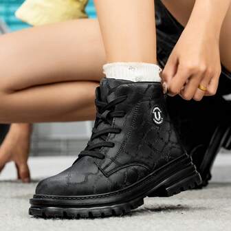 女士钢头工作安全鞋，时尚、轻便、透气的靴子，防砸、防刺、耐压，是工业防护的理想选择