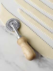 1pc Unisex Practical Wooden Handle Fluted Pastry Cutter - Stainless Steel, 7cm Diameter, Suitable For Making Dumpling Skins, Wontons, Pasta And Baked Goods, Comfortable Grip, Easy To Clean, Essential For Kitchen DIY, Ideal Gift For Holidays