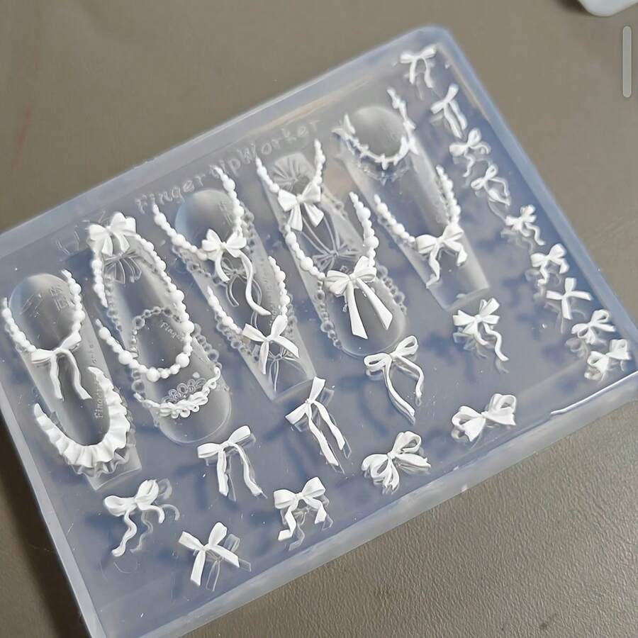 1个高透明度3D裙子硅胶模具 - 花卉蕾丝和蝴蝶图案DIY工艺模具，适用于树脂饰品、手机壳装饰、美甲 - 优雅长方形设计