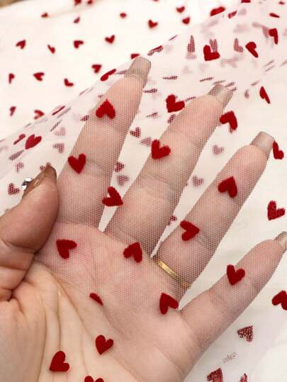 1pc Red Heart-Shaped Mesh Table Runner, Romantic Heart Design Wedding Dining Table Decor, Transparent Heart Pattern Party Background Decoration, Decorative Fabric, Suitable For Wedding, Birthday, Anniversary, Bridal Shower, Valentine's Day, Home Decor