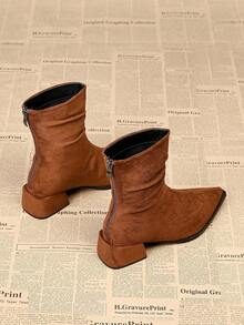 2025 Botas de tobillo de tacón bajo de punta fina de estilo francés para mujer, estilo coreano de moda, otoño/invierno - Marrón - Ver 2