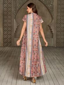 女士V领极简金色丝带饰边短袖日常阿拉伯风格连衣裙（后片印花图案随机） - 彩色 - 查看 2