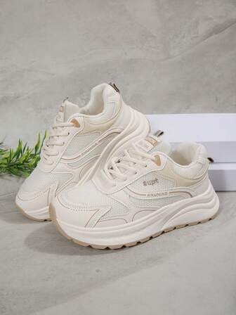 Nuevos zapatos deportivos casuales para mujer de otoño 2025, diseño de rayas de moda, suela antideslizante con forma de engranaje, parche de PU y malla, diseño plano de corte bajo, zapatillas ligeras y de suela blanda