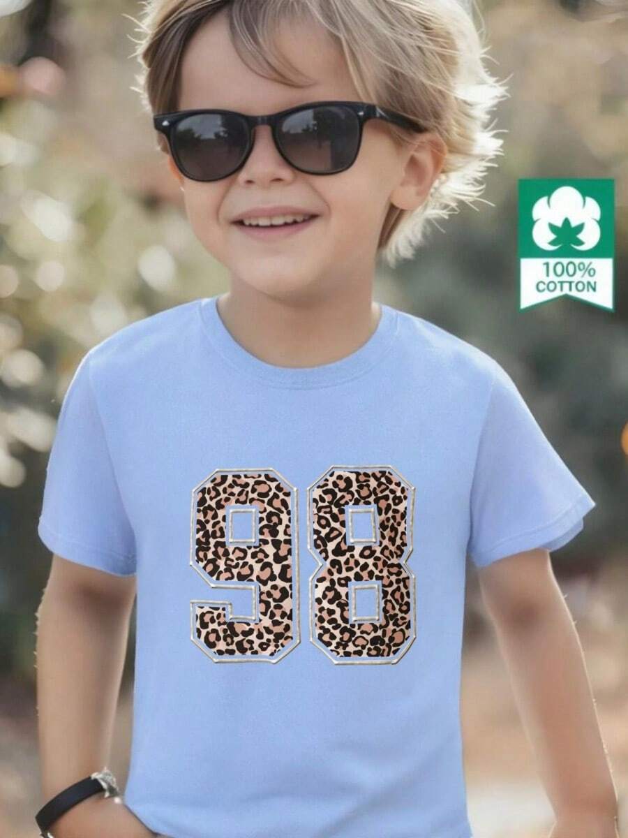 Esta nueva camiseta de manga corta para niñas, 100% algodón, luce modernos estampados de dibujos animados y un corte holgado, informal y versátil. Confeccionada con un tejido suave y delicado con la piel, es suave con la piel sensible de tu hija, permitiéndole libertad de movimiento y comodidad durante reuniones familiares, actividades escolares o juegos al aire libre. - Azul - Ver 1