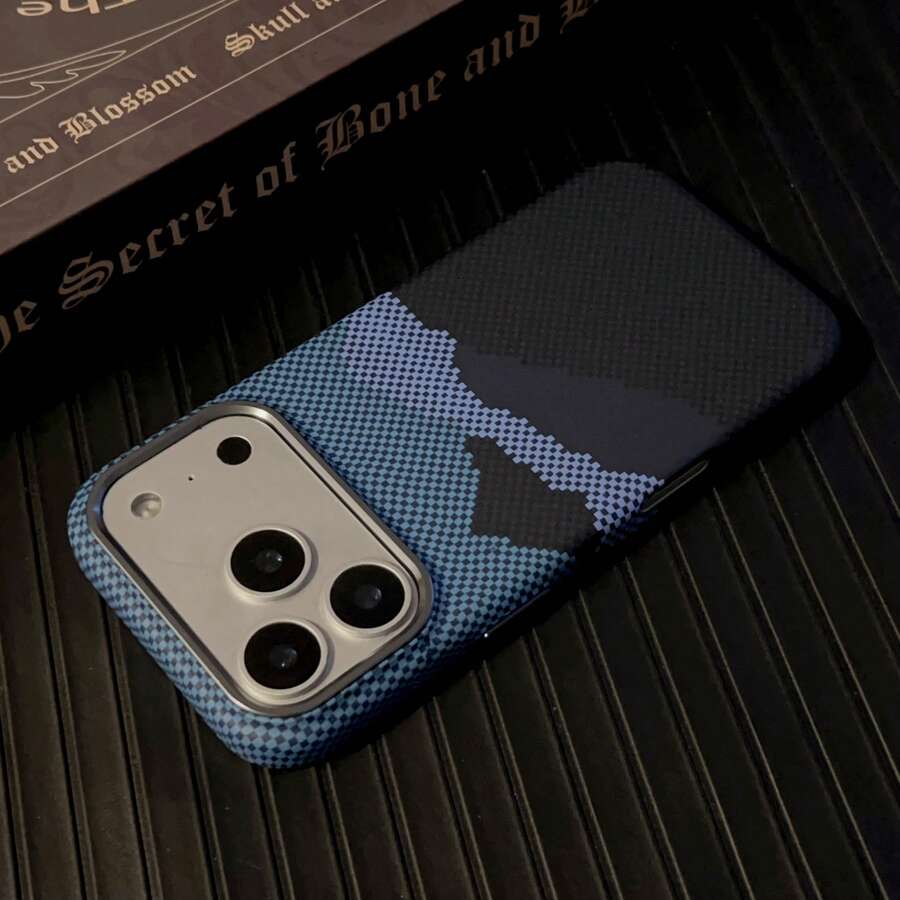 Phone Case Transparent Magnetic Phone Case Magnetic Climber Carbon Fiber Kevlar Texture Suitable For IPhone 17 Pro Max Men Apple 16 Phone Case New 13 Premium 14 Matte 15 Anti-Fingerprint 16 Pro Shockproof 17 - 1個 - 查看 1