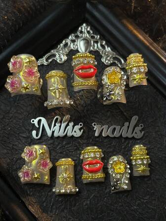 10片装短款鸭嘴假指甲套装，手工美甲贴纸，3D立体美甲水钻配件，彩色闪亮美甲宝石，金色手工雕刻花朵和3D星空嘴巴图案，适合女性日常佩戴及派对场合（内含：一片果冻胶和一条摩擦条）美甲用品