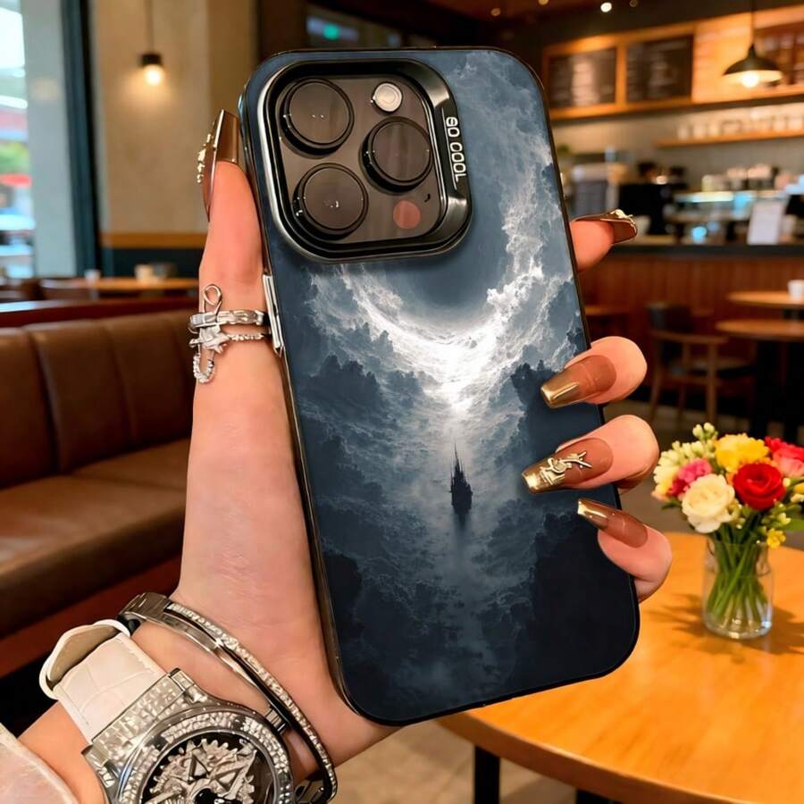 Cubierta de telefono para iPhone con diseño de cielo nublado y torre oscura color azul oscuro funda protectora para uso diario en cafeterias y viajes - Negro - Ver 1