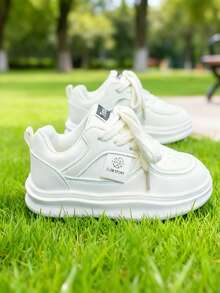 儿童运动鞋，男女童户外休闲跑步鞋，时尚百搭，适合学校和校园穿着，舒适柔软，运动和日常休闲皆宜。 - 白色 - 查看 7