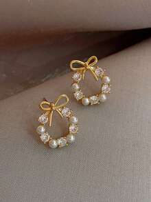 一对小巧可爱的蝴蝶结珍珠水钻耳环，适合女性佩戴，可作为圣诞节、新年、情人节礼物或日常佩戴。 - 金色 - 查看 2