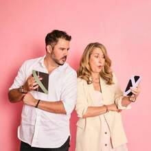 安全手带多功能轻便指握式电子阅读器支架，适用于6-7英寸Kindle Paperwhite/Kobo/Voyaga/Pocketbook/Tolino电子书，高弹性