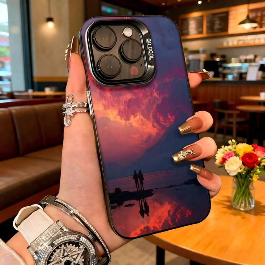 Cubierta de telefono con diseño de puesta de sol en el lago color morado y naranja con pareja caminando reflejada en agua para uso diario en cafeterias y salas de estar - Negro - Ver 1