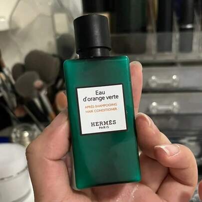 Hermès 爱马仕淡橙绿洗发水，80ml/2.7oz。旅行尺寸