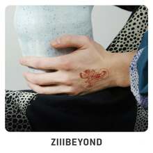 1张观音印章纹身贴纸。印章图案防水持久。这款中式香水纹身贴纸（手臂款）防汗且不反光。 - 彩色 - 查看 3