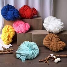 1卷250克超柔软粗毛线 - 超粗0.79英寸，蓬松雪尼尔毛线，适合手工DIY手臂编织，非常适合手工编织围巾、毯子、靠垫、宠物窝、编织配件，多种颜色可选，舒适耐用的聚酯纤维，可机洗且易于使用。