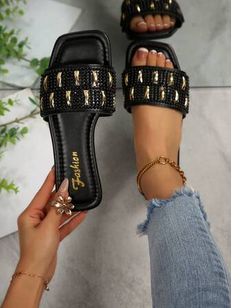 Preppy Style Rhinestone Faux Gold Bar 2026 Square Toe Mule Open Toe Beach Glitter Flat Plus Size Women Summer Sandals, High-End Rhinestone Elegant Beach Resort Slip-On Sandals