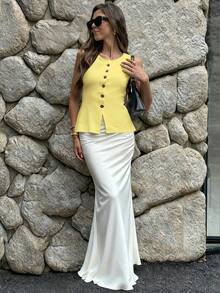 FOR BEAUTY Spring & Summer New Round Neck Button Minimalist Chic Urban Modern Knit Top, Cream Yellow, Commuter Style Graduation Top, New Year Casual - Garcinia - View 4