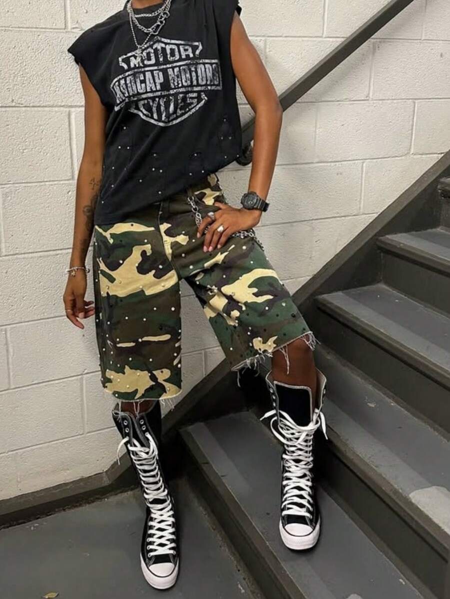 Pantalones cortos de mezclilla con camuflaje para mujer - Pantalones capri con adorno de perlas y dobladillo deshilachado, estilo callejero bohemio - Verde militar - Ver 1