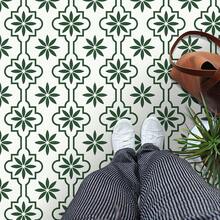 MORCART 20-Piece Peel-And-Stick Floor Tiles, 7.8" X 7.8" Vinyl Flooring, Waterproof And Removable. DIY Flooring Suitable For Bathrooms, Kitchens, Fireplaces, Pet Houses, Stairs, Bedrooms, And Walls.(Green) - 綠色 - 查看 1