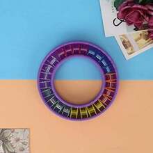 Organizador de bobina, 24PCS Caja de almacenamiento de bobina de silicona Hilo de coser de almacenamiento portátil redondo Portabobinas DIY Trabajo hecho a mano Accesorios de costura para el hogar Art(default) - Multicolor - Ver 6