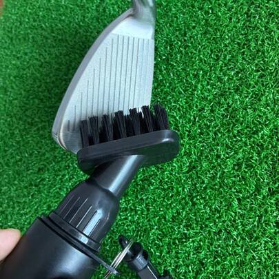 Golfklubbsrengöringsborstekombination med klämvattenflaska