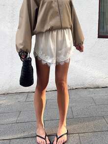 Women Floral Lace Trim Satin Shorts Silky Slip Culotte Pettipants French Knickers Y2k Lounge Short Bloomer Bottoms - 白色 - 查看 4