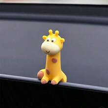 1 pieza Figura miniatura de jirafa linda y relajante - Decoración para monitor de computadora de oficina/tablero de automóvil, Encanto adorable de jirafa acostada, Ornamento para escritorio y decoración interior de automóvil que alivia el estrés