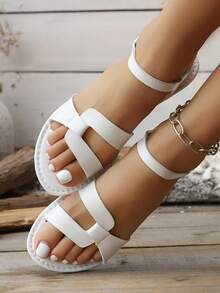 Sandalias planas de mujer, elegantes, cómodas y con estilo retro. Con correa de tobillo elástica, de color blanco y de estilo versátil. Sandalias de dedo abiertas con doble correa sencilla - Blanco - Ver 3