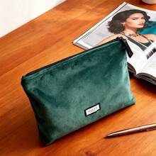 Gucci Emerald Velvet Cosmetic Bag, Distinctive Design, Lightweight Luxurious Clutch