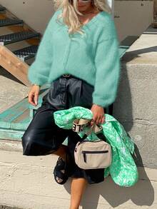 Bright Orange Mohair Cardigan With Soft And Plush Texture, Eye-Catching Orange Tone, V-Neck And Metal Button Design Simple And Atmospheric, Loose Fit Suitable For Various Styles, Wear It In Autumn And Winter - 綠色 - 查看 4