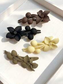 4 قطع مشابك شعر بلاستيكية كبيرة خفيفة الوزن بألوان أنيقة مطفأة (أسود، بني قهوائي، أبيض) لإكسسوارات الشعر، بتصميم عصري بسيط مناسبة للخروجات اليومية، غسل الوجه، الاستحمام، المكياج، ومطابقة الملابس