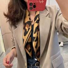 1 Piece High-End 70cm Square Scarf | Faux Silk Fabric For Ultra-Smooth Soft Feel | Exclusive Leopard Print Design | Korean-Style Multi-Use Small Neck Scarf & Lightweight Shawl | Women's Fashion Accessory, Effortless To Pair With Dresses, Coats, Shirts, Sweaters & Jackets | Fit For Daily Life, Office, Dates, Travel, Holidays & Casual Moments | Boosts Outfit Elegance Via Customized Details | Skin-Friendly Non-Irritating Material, Long-Lasting Durability - Họa tiết da báo gợi cảm - Xem 3